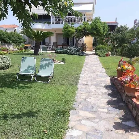 Παραθαλάσσιο Διαμέρισμα Με Κήπο Στον Αγιόκαμπο Agiokampos  Exterior photo