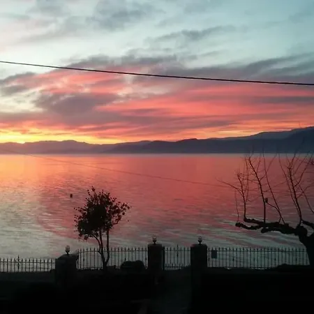 Παραθαλάσσιο Διαμέρισμα Με Κήπο Στον Αγιόκαμπο Agiokampos  Exterior photo