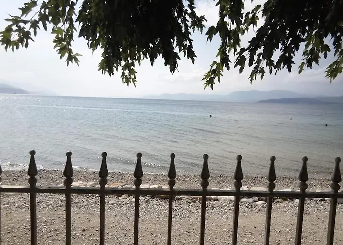 Παραθαλάσσιο Διαμέρισμα Με Κήπο Στον Αγιόκαμπο